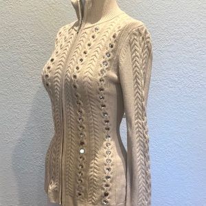 Jacket with a zipper